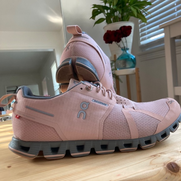 On Cloud Waterproof Running Shoes Rose/Lunar - Picture 3 of 13